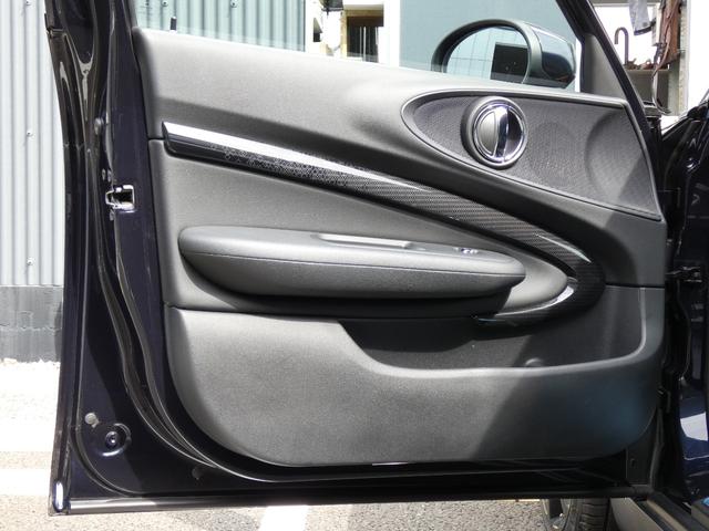 �i����ȁj�h�A�p�l�����ۂ���Ƃ����f�U�C���ƂȂ��Ă��܂��I