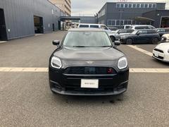 ＭＩＮＩカントリーマンＳＡＬＬ４の試乗車になります。クラシックトリム、Ｍパッケージ付きの車両です。 2