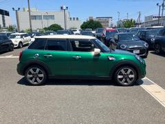 弊社ポリシーとして、全中古車、お忙しく実車確認できないお客様のために実車確認頂かなくとも安心して購入頂けれるクオリティを目指して仕上げております。 4