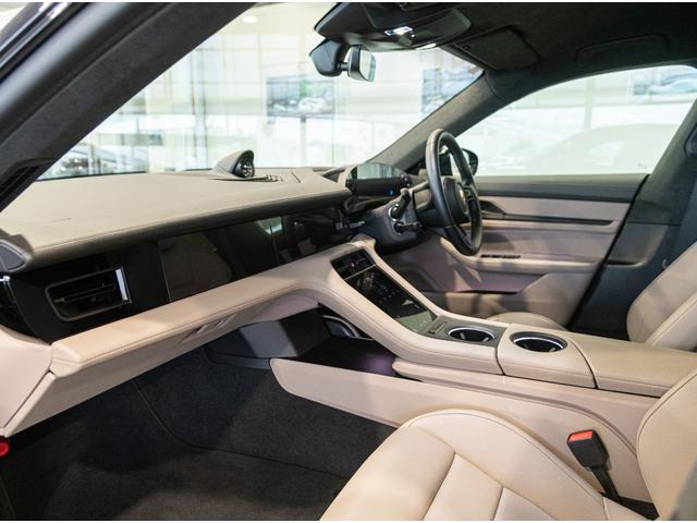 タイカン タイカンＧＴＳ　４＋１シート　マトリックスヘッドライト（2枚目）