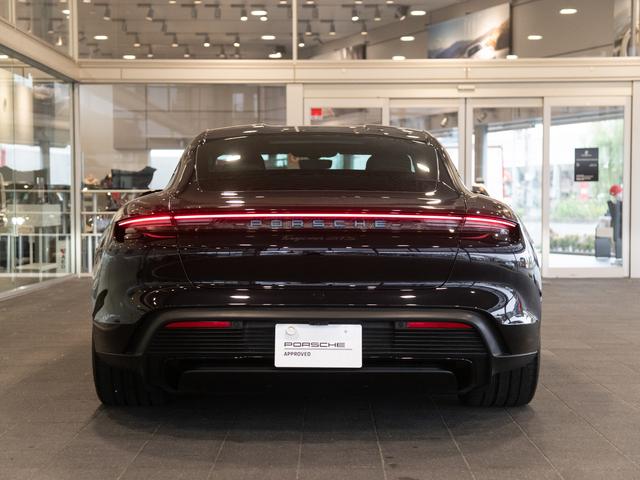 タイカン タイカンＧＴＳ　４＋１シート　マトリックスヘッドライト（6枚目）