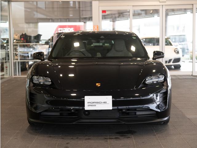 タイカン タイカンＧＴＳ　４＋１シート　マトリックスヘッドライト（9枚目）