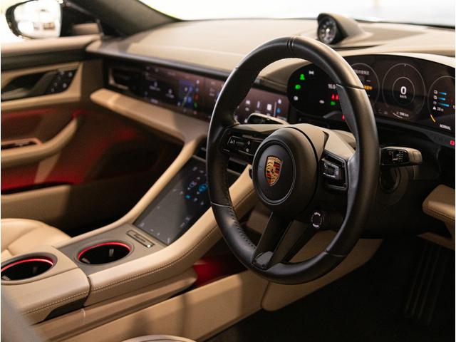 タイカン タイカンＧＴＳ　４＋１シート　マトリックスヘッドライト（11枚目）