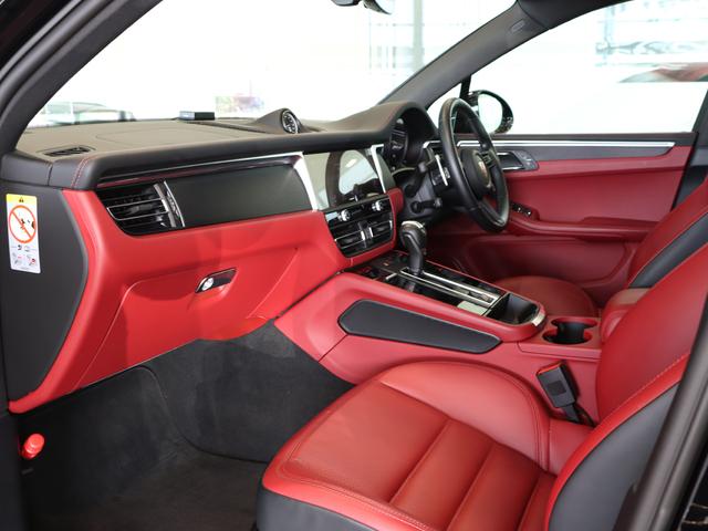 �C���e���A�J���[�F�u���b�N�^�{���h�[���b�h