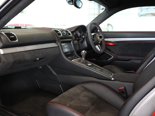 �C���e���A�J���[�F�u���b�N�@�����hῃ~���[