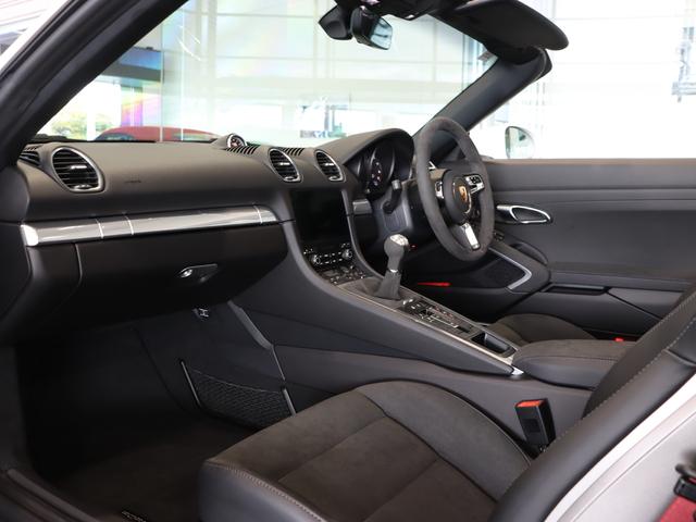 �C���e���A�J���[�F�u���b�N