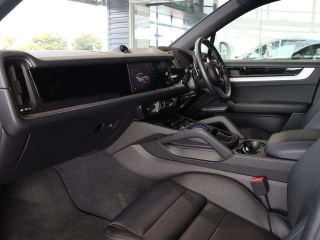 �C���e���A�J���[�F�u���b�N