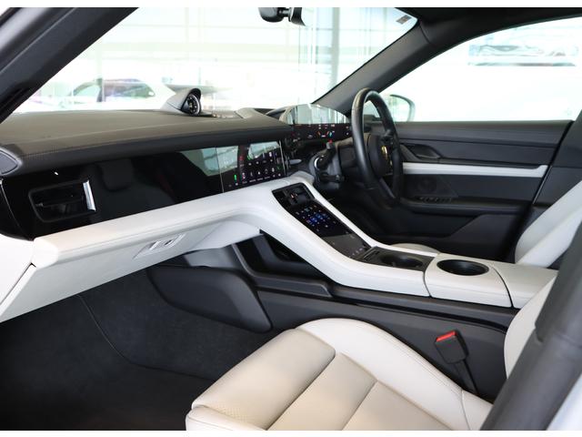 タイカンクロスツーリスモ タイカン 4Sクロスツーリスモ LEDマトリックスヘッドライト(2枚目)