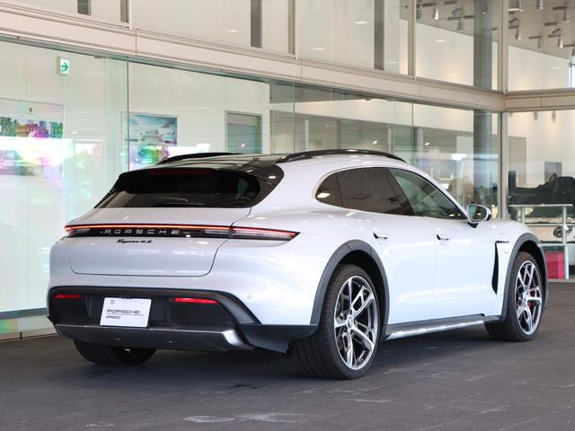 タイカンクロスツーリスモ タイカン 4Sクロスツーリスモ LEDマトリックスヘッドライト(7枚目)