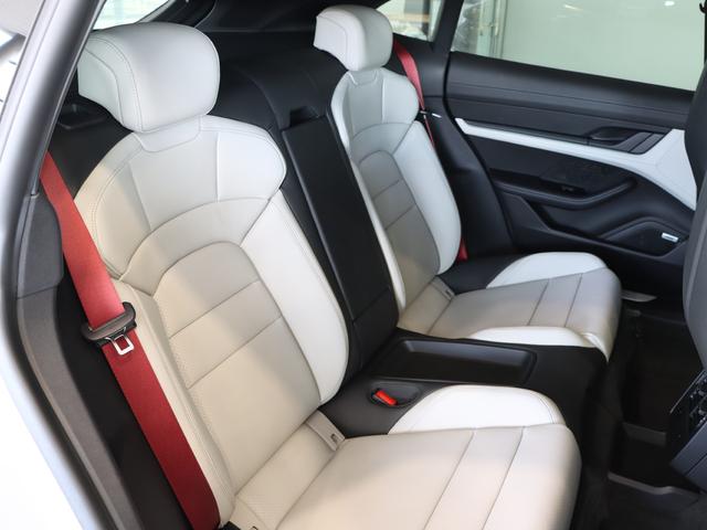 タイカンクロスツーリスモ タイカン 4Sクロスツーリスモ LEDマトリックスヘッドライト(13枚目)