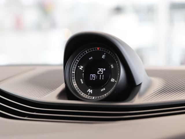 タイカンクロスツーリスモ タイカン 4Sクロスツーリスモ LEDマトリックスヘッドライト(16枚目)