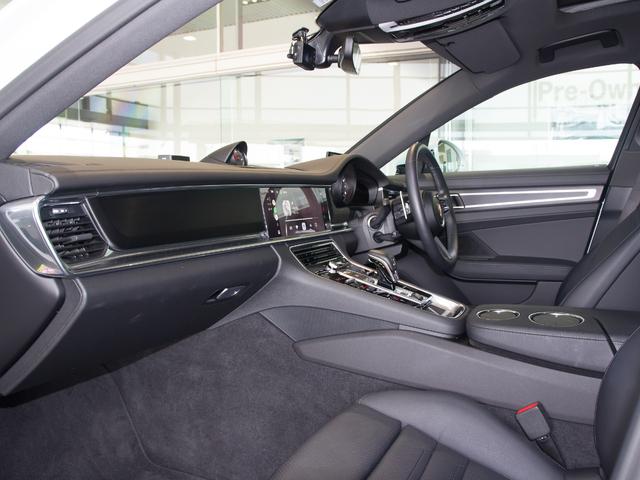 �C���e���A�J���[�F�u���b�N