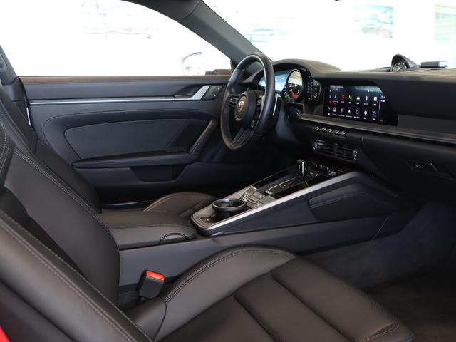 �C���e���A�J���[�F�u���b�N