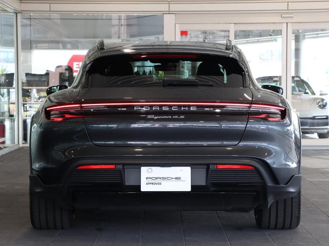 タイカン タイカン　４Ｓ　スポクロ　リアアクスルステア　Ｐルーフ（6枚目）