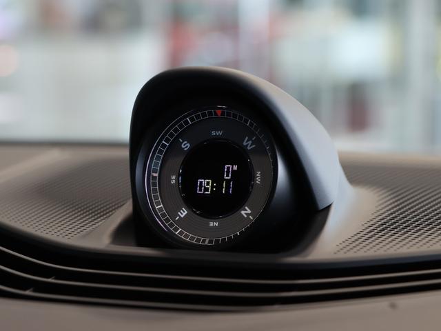 タイカン タイカン　４Ｓ　スポクロ　リアアクスルステア　Ｐルーフ（16枚目）