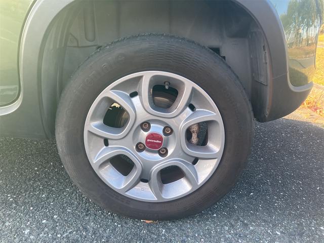 パンダ ４×４コンフォート　４ＷＤ　前後ドライブレコーダー　５速マニュアル車　ＥＴＣ　オートエアコン　リアプライバシーガラス　ルーフキャリア　純正アルミ　クラッチ交換済　シングルフライホイール（9枚目）