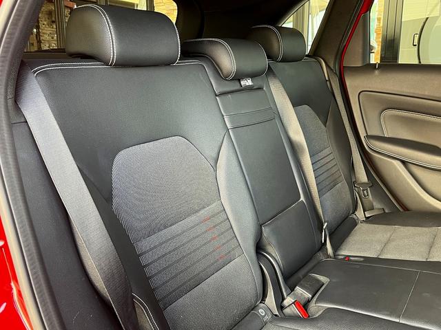 Bクラス B180 レーダーセーフティ&ベーシック&ナビゲーションパッケージ LEDヘッドライト キーレスPUSHスタート 前席シートヒーター 後席シートテーブル  HDD/TV/リアカメラ/Bluetooth/ETC(8枚目)