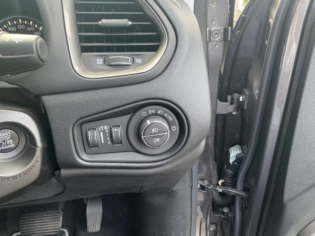 ジープ・レネゲード リミテッド　シートヒーター／ハンドルヒーター／バックカメラ／オートクルーズコントロール／ＡｐｐｌｅＣａｒｐｌａｙ／ＡｎｄｏｒｏｉｄＡｕｔｏ／認定中古車保証付き（19枚目）