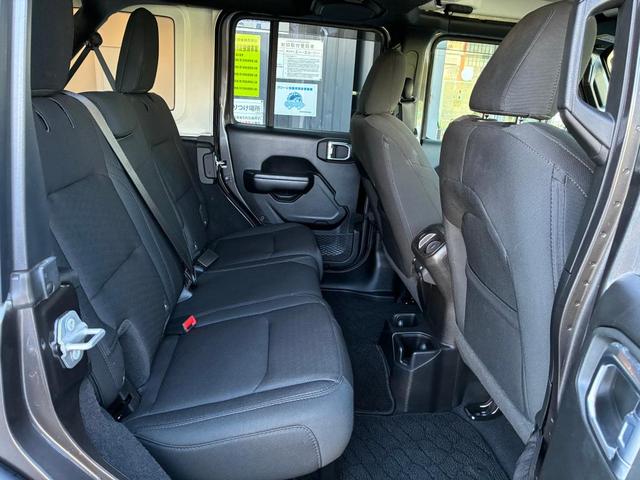 ジープ・ラングラーアンリミテッド スポーツ AppleCarplay/AndoroidAuto/バックカメラ/四輪駆動/認定中古車保証付き/認定中古車(14枚目)