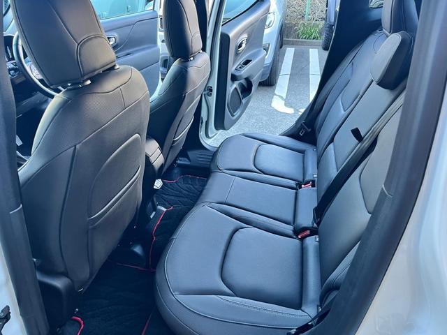 ジープ・レネゲード リミテッド　ＡｐｐｌｅＣａｒｐｌａｙ／ＡｎｄｏｒｏｉｄＡｕｔｏ／シートヒーター／ハンドルヒーター／バックカメラ／認定中古車保証付き／認定中古車（10枚目）