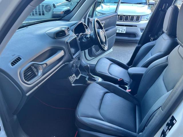 ジープ・レネゲード リミテッド　ＡｐｐｌｅＣａｒｐｌａｙ／ＡｎｄｏｒｏｉｄＡｕｔｏ／シートヒーター／ハンドルヒーター／バックカメラ／認定中古車保証付き／認定中古車（11枚目）