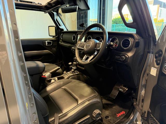 ジープ・ラングラーアンリミテッド リミテッドEDウィズサンライダフリップTフォーハドT AppleCarplay/AndoroidAuto/全席レザーシート/前席シートヒーター/ハンドルヒーター/バックカメラ/V6エンジン搭載/認定中古車保証付き/認定中古車(11枚目)