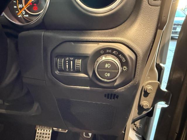 ジープ・ラングラーアンリミテッド リミテッドEDウィズサンライダフリップTフォーハドT AppleCarplay/AndoroidAuto/全席レザーシート/前席シートヒーター/ハンドルヒーター/バックカメラ/V6エンジン搭載/認定中古車保証付き/認定中古車(12枚目)
