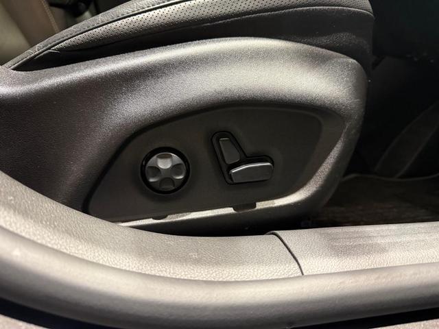 ジープ・レネゲード リミテッド シートヒーター/ハンドルヒーター/バックカメラ/前席パワーシート//AppleCarplay/AndoroidAuto/認定中古車保証付き/認定中古車(17枚目)