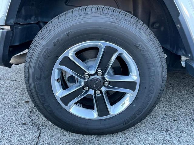 ジープ・ラングラーアンリミテッド サハラ シートヒーター/ハンドルヒーター/バックカメラ/左サイドカメラ/4WD/AppleCarplay/AndoroidAuto/認定中古車保証付き/認定中古車(7枚目)