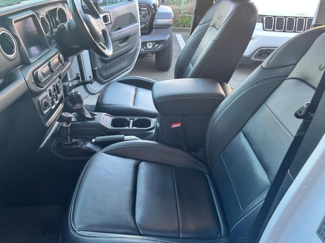 ジープ・ラングラーアンリミテッド サハラ シートヒーター/ハンドルヒーター/バックカメラ/左サイドカメラ/4WD/AppleCarplay/AndoroidAuto/認定中古車保証付き/認定中古車(14枚目)