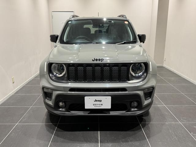 ジープ・レネゲード ナイトイーグル　特別限定車／バックカメラ／ＡｐｐｌｅＣａｒｐｌａｙ／ＡｎｄｏｒｏｉｄＡｕｔｏ／社外シートカバー装着済み／認定中古車保証付き／認定中古車（3枚目）
