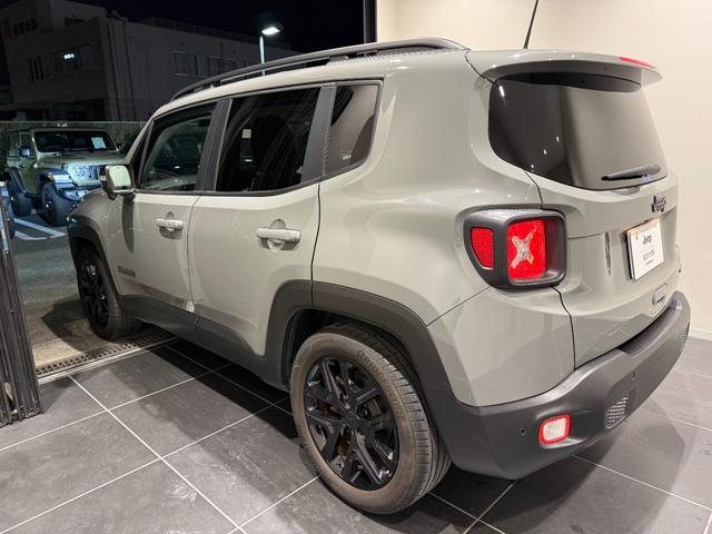 ジープ・レネゲード ナイトイーグル　特別限定車／バックカメラ／ＡｐｐｌｅＣａｒｐｌａｙ／ＡｎｄｏｒｏｉｄＡｕｔｏ／社外シートカバー装着済み／認定中古車保証付き／認定中古車（5枚目）