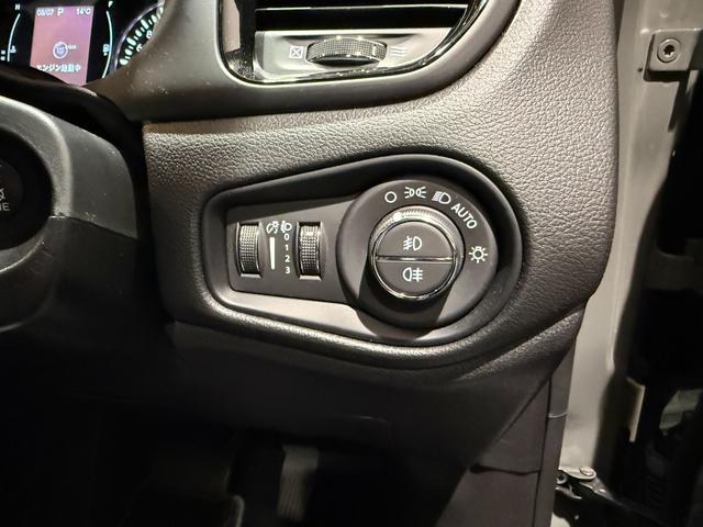 ジープ・レネゲード ナイトイーグル　特別限定車／バックカメラ／ＡｐｐｌｅＣａｒｐｌａｙ／ＡｎｄｏｒｏｉｄＡｕｔｏ／社外シートカバー装着済み／認定中古車保証付き／認定中古車（11枚目）
