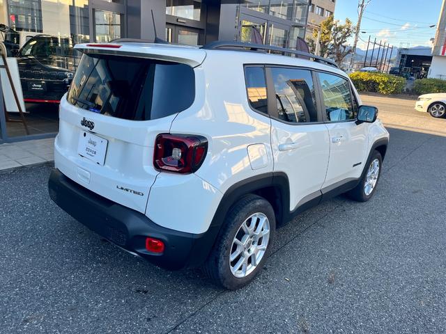 ジープ・レネゲード リミテッド　バックカメラ／ＡｐｐｌｅＣａｒｐｌａｙ／ＡｎｄｏｒｏｉｄＡｕｔｏ／運転席パワーシート／ＥＴＣ２．０／オートクルーズコントロール／新車保証継承／認定中古車（4枚目）