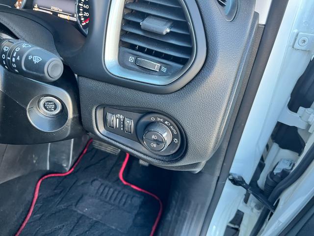 ジープ・レネゲード リミテッド　バックカメラ／ＡｐｐｌｅＣａｒｐｌａｙ／ＡｎｄｏｒｏｉｄＡｕｔｏ／運転席パワーシート／ＥＴＣ２．０／オートクルーズコントロール／新車保証継承／認定中古車（8枚目）