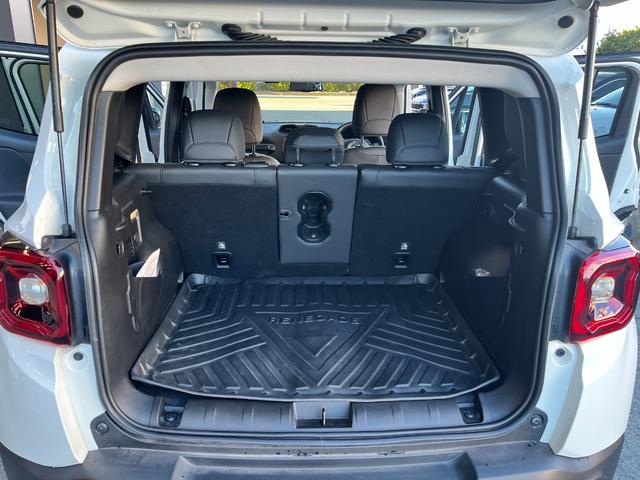 ジープ・レネゲード リミテッド　バックカメラ／ＡｐｐｌｅＣａｒｐｌａｙ／ＡｎｄｏｒｏｉｄＡｕｔｏ／運転席パワーシート／ＥＴＣ２．０／オートクルーズコントロール／新車保証継承／認定中古車（9枚目）