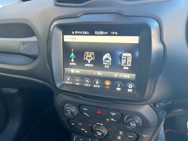 ジープ・レネゲード リミテッド　バックカメラ／ＡｐｐｌｅＣａｒｐｌａｙ／ＡｎｄｏｒｏｉｄＡｕｔｏ／運転席パワーシート／ＥＴＣ２．０／オートクルーズコントロール／新車保証継承／認定中古車（10枚目）