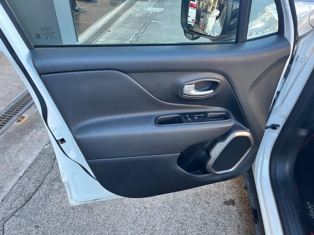 ジープ・レネゲード リミテッド　バックカメラ／ＡｐｐｌｅＣａｒｐｌａｙ／ＡｎｄｏｒｏｉｄＡｕｔｏ／運転席パワーシート／ＥＴＣ２．０／オートクルーズコントロール／新車保証継承／認定中古車（16枚目）