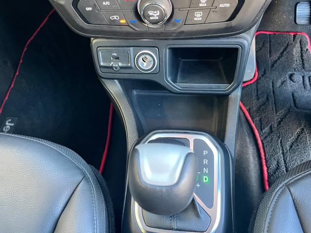 ジープ・レネゲード リミテッド　バックカメラ／ＡｐｐｌｅＣａｒｐｌａｙ／ＡｎｄｏｒｏｉｄＡｕｔｏ／運転席パワーシート／ＥＴＣ２．０／オートクルーズコントロール／新車保証継承／認定中古車（22枚目）