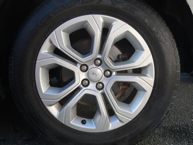 �P�W�C���`�T�X�|�[�N�z�C�[�������I�͋����Əd���������������鑾�߂̃X�|�[�N�A�ԑ̑S�̂̃o�����X���l�����Đ�p�Ƀf�U�C�����{����Ă��܂��B�C���H�[�N�̖��͂��ۗ������閣�͂̃A�C�e���ł���