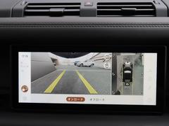 全周囲カメラとセンサーは狭い場所でも安心して駐車できるようにサポート。タッチスクリーンの表示と音で障害物との距離を確認できます。車幅感覚に慣れていない方や駐車の苦手な方には必見の装備といえます♪ 6