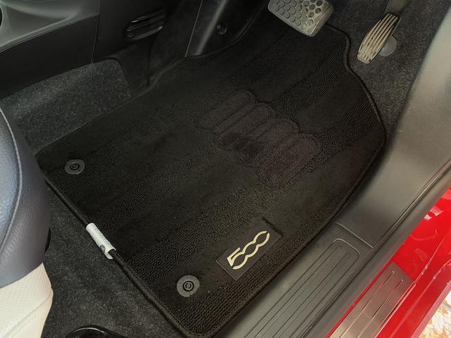 500C ツインエア ドルチェヴィータ ワンオーナー ベージュ幌 TEZZOスポーツマフラー 7インチユーコネクト カープレイ対応 バックカメラ ハーフレザーシート 純正16インチAW キセノンヘッドライト アイドリングストップ(24枚目)