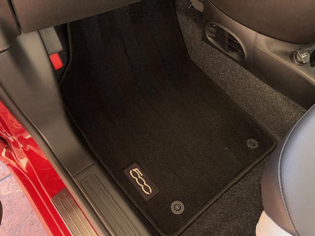 500C ツインエア ドルチェヴィータ ワンオーナー ベージュ幌 TEZZOスポーツマフラー 7インチユーコネクト カープレイ対応 バックカメラ ハーフレザーシート 純正16インチAW キセノンヘッドライト アイドリングストップ(25枚目)