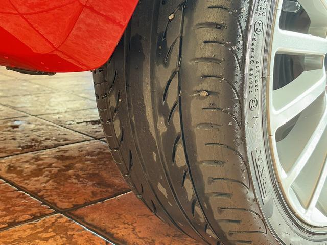 500C ツインエア ドルチェヴィータ ワンオーナー ベージュ幌 TEZZOスポーツマフラー 7インチユーコネクト カープレイ対応 バックカメラ ハーフレザーシート 純正16インチAW キセノンヘッドライト アイドリングストップ(35枚目)