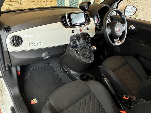 �����X�ł͑S�ԓW���O�Ɏԓ��N���[�j���O�����{���Ă��܂��B�t���A�}�b�g����p�l���ނ܂��Y��ɐ��|���Č�����܂��̂ŁA�����S�������B