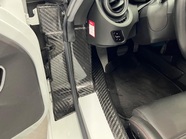 4C ベースグレード 左ハンドル 禁煙 スポーツPKG レザーPKG ガレージ保管(51枚目)
