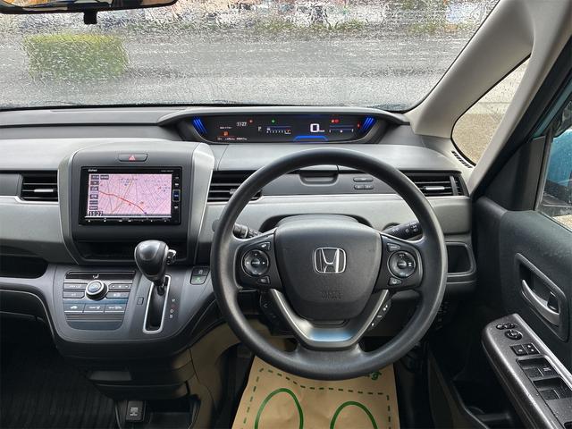 フリード＋ Ｇ・ホンダセンシング　衝突被害軽減機能付き、純正ナビ、ＴＶ、バックカメラ、ＥＴＣ、両側パワースライドドア、スマートキー、新品バッテリー付き（17枚目）