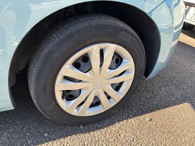 フィット ｅ：ＨＥＶホーム　グー保証、一年間、走行距離無制限付、グー故障診断付き、衝突被害軽減装置付き、純正ナビ、ＴＶ、バックカメラ、ＥＴＣ、前後ドライブレコーダー、スマートキー、新品バッテリー付き（56枚目）