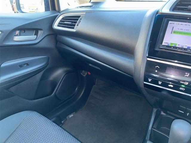 フィット １３Ｇ・Ｌ　ホンダセンシング　グー保証、一年間、走行距離無制限付、グー故障診断付き、衝突被害軽減装置付き、社外ナビ、ＴＶ、バックカメラ、ＥＴＣ、スマートキー、バッテリー新品交換付（22枚目）