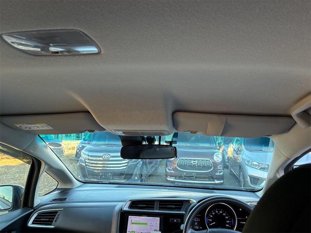 フィット １３Ｇ・Ｌ　ホンダセンシング　グー保証、一年間、走行距離無制限付、グー故障診断付き、衝突被害軽減装置付き、社外ナビ、ＴＶ、バックカメラ、ＥＴＣ、スマートキー、バッテリー新品交換付（34枚目）